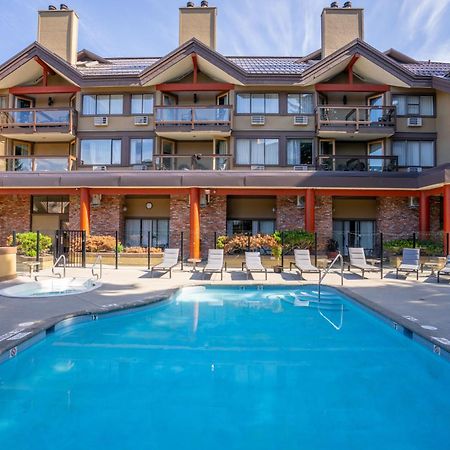 Whistler Village Inn & Suites Extérieur photo