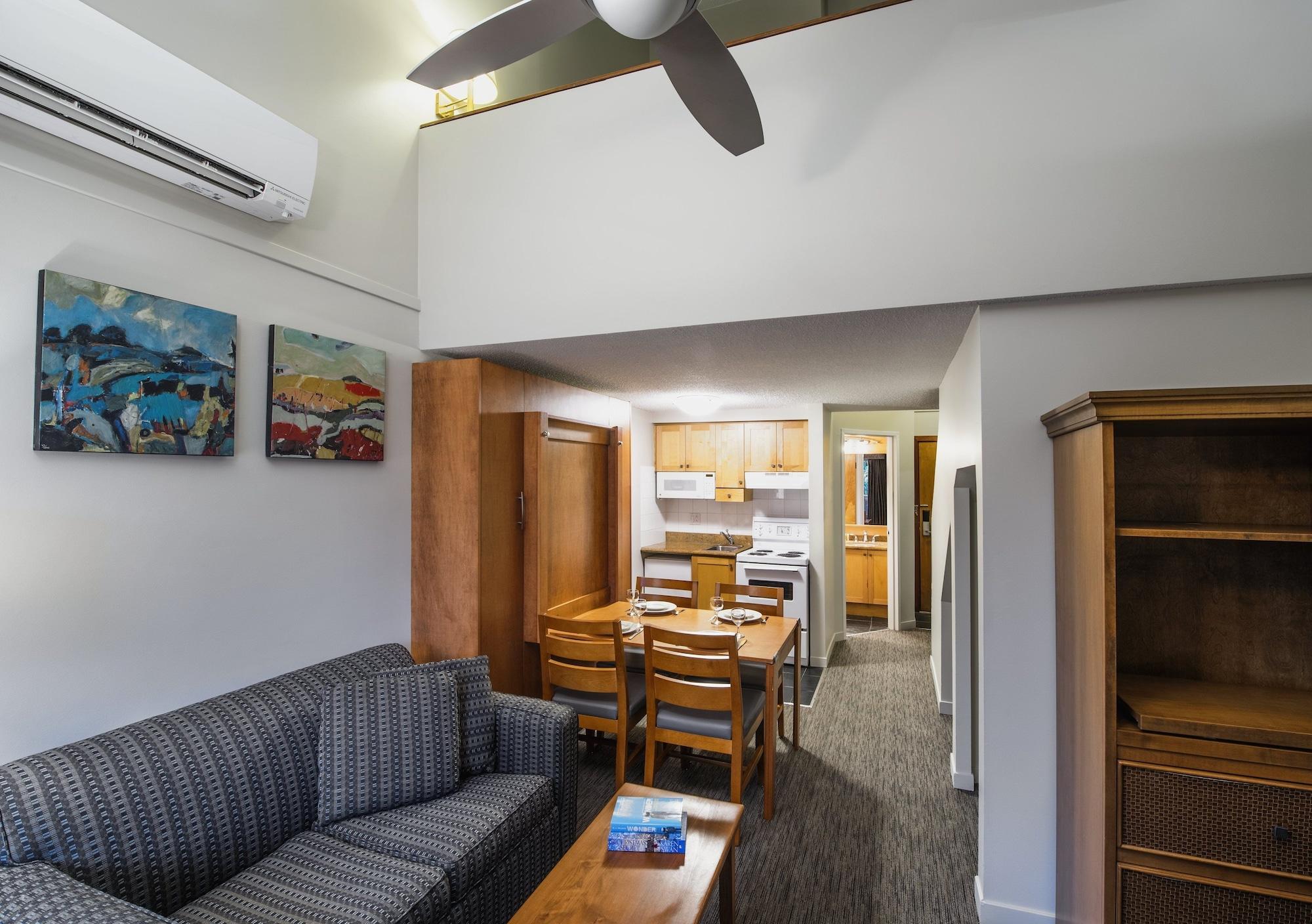 Whistler Village Inn & Suites Extérieur photo