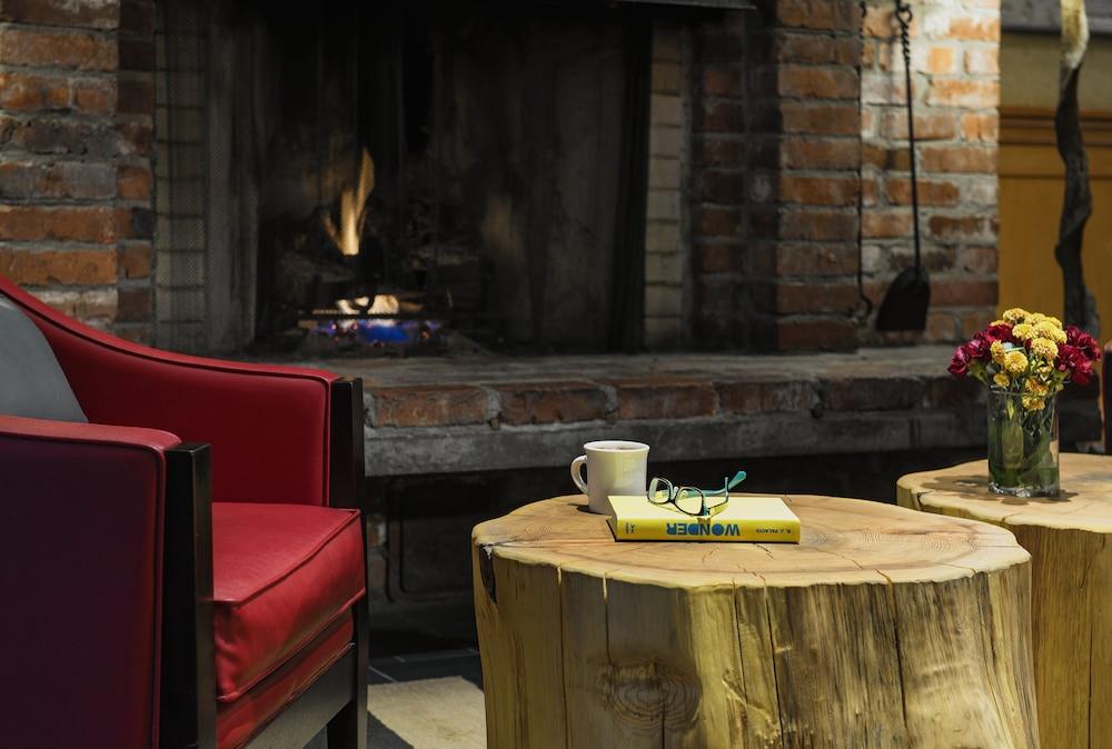 Whistler Village Inn & Suites Extérieur photo