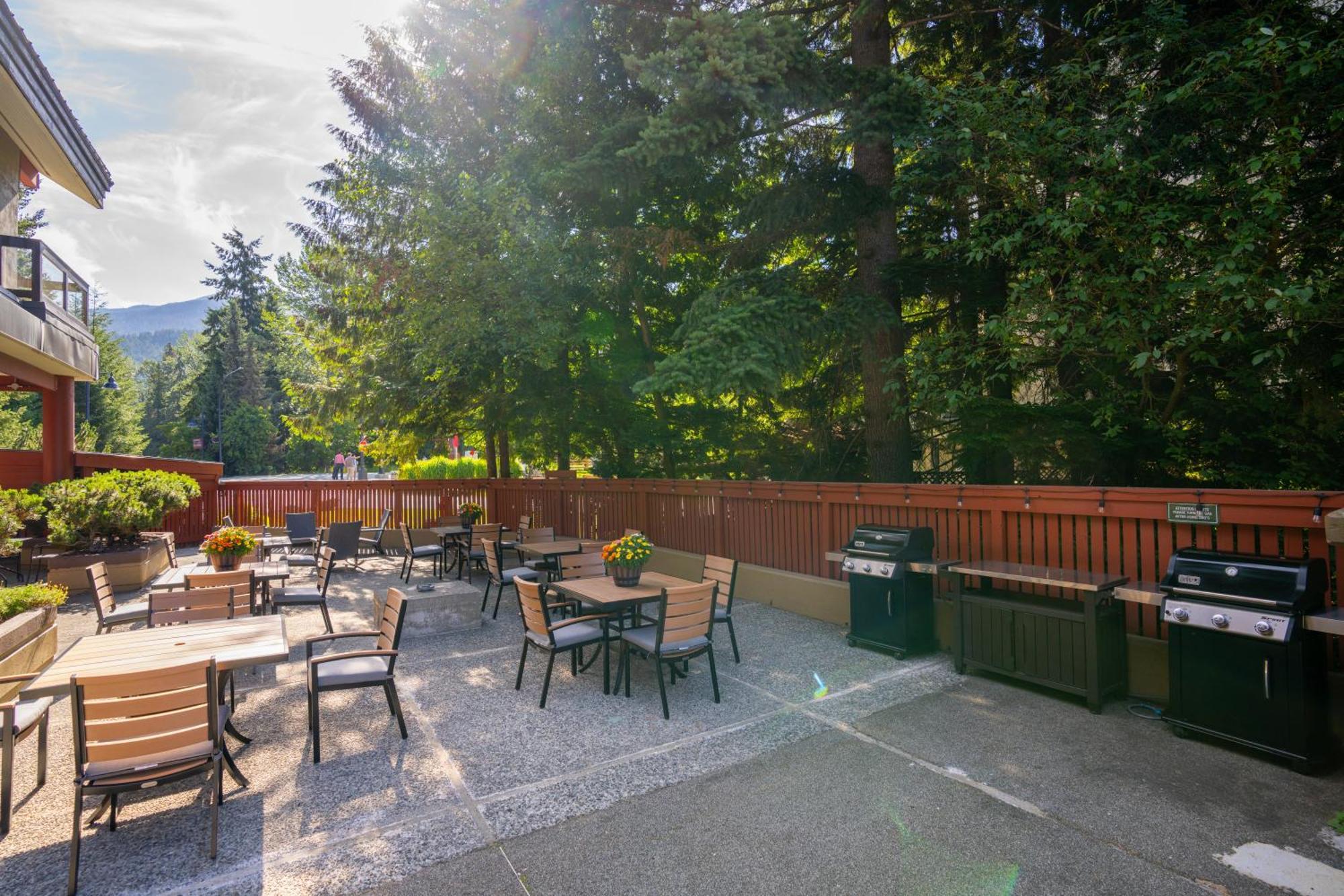 Whistler Village Inn & Suites Extérieur photo