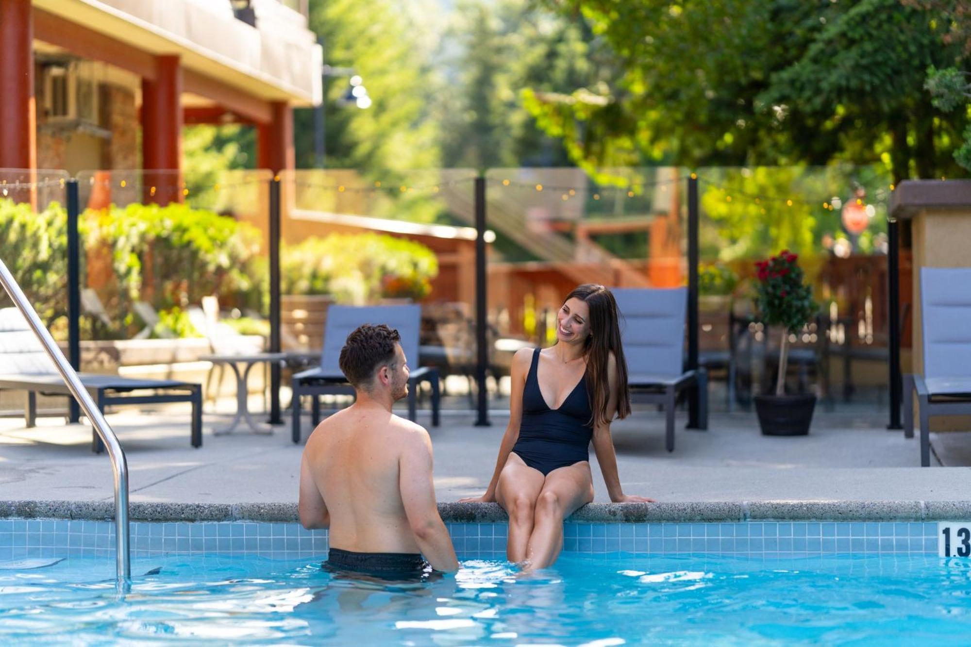 Whistler Village Inn & Suites Extérieur photo