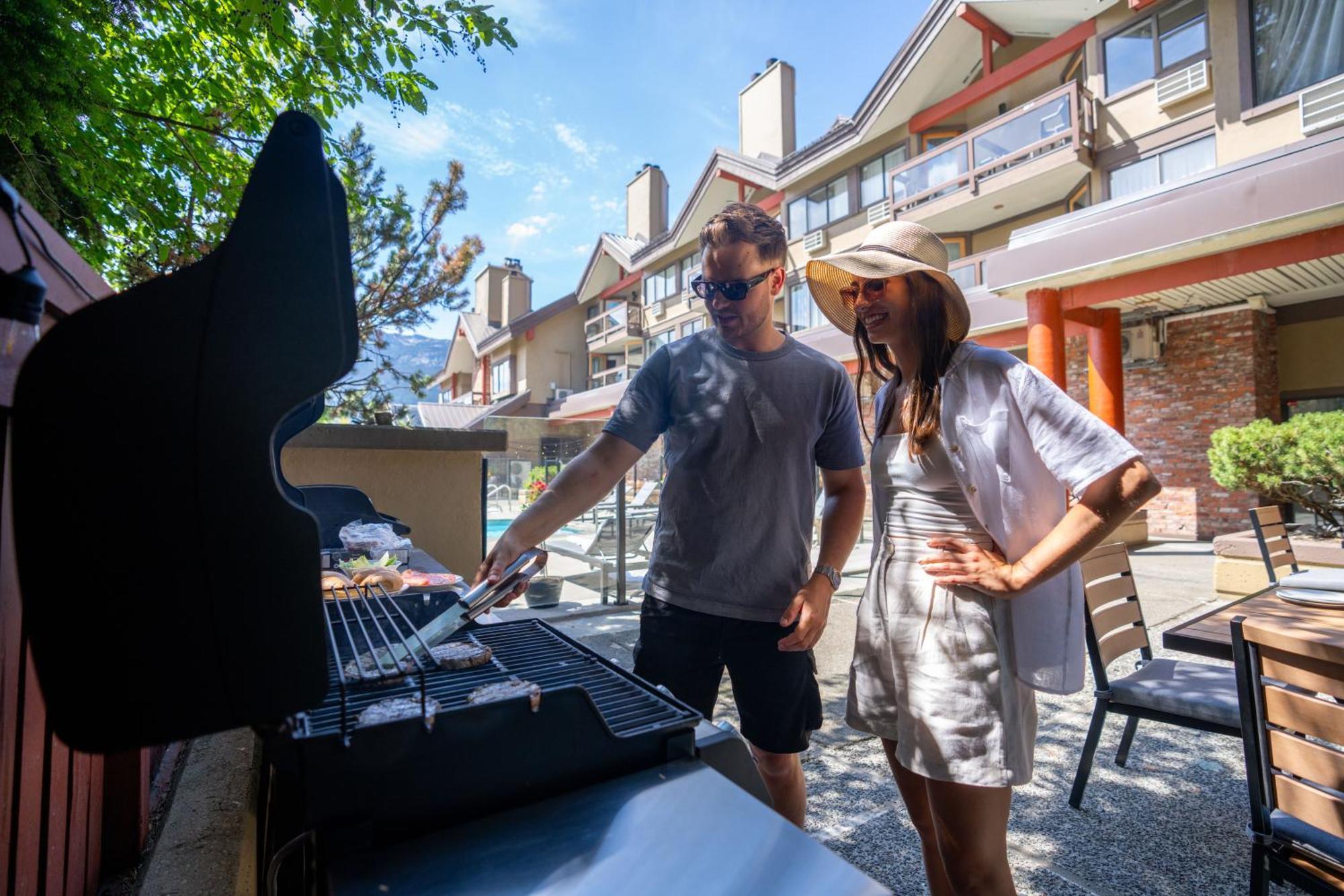 Whistler Village Inn & Suites Extérieur photo