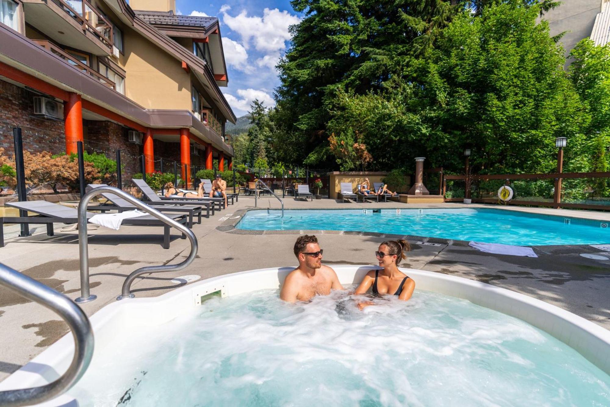 Whistler Village Inn & Suites Extérieur photo