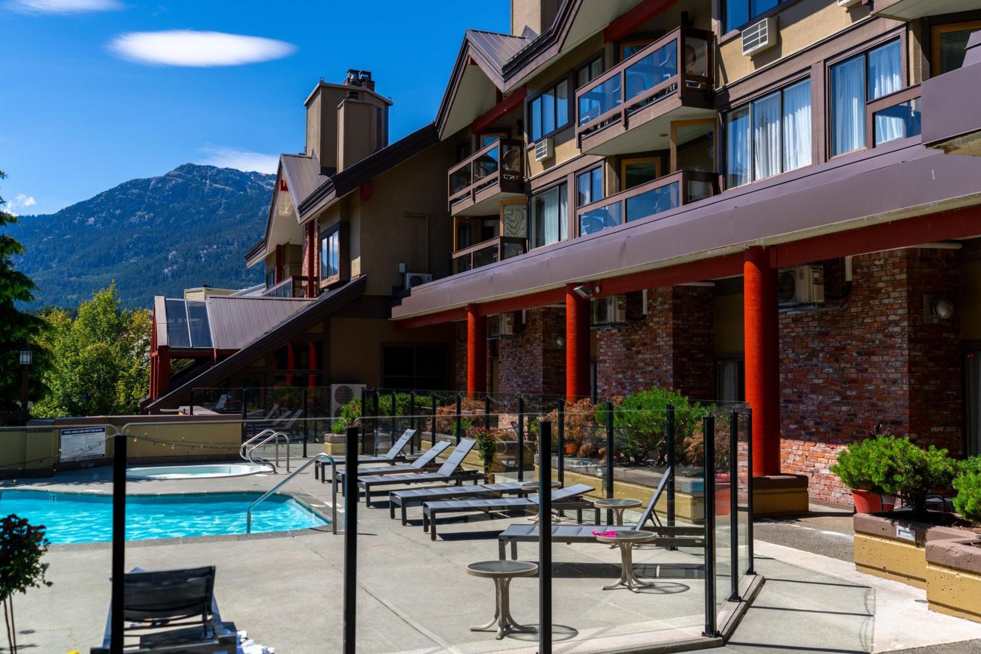 Whistler Village Inn & Suites Extérieur photo