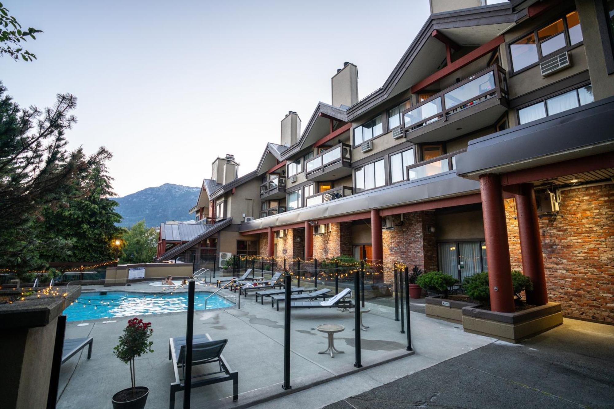 Whistler Village Inn & Suites Extérieur photo