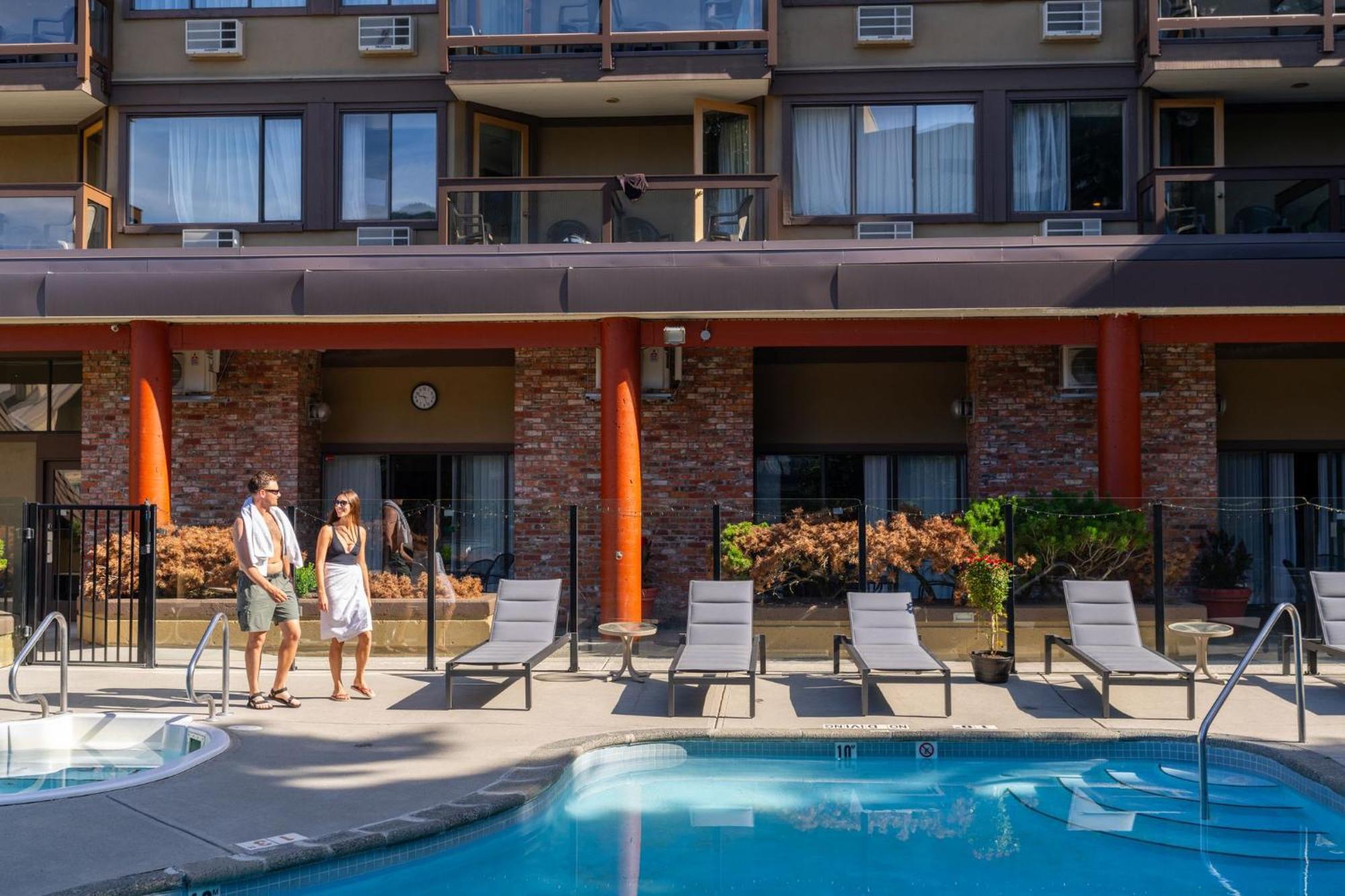Whistler Village Inn & Suites Extérieur photo