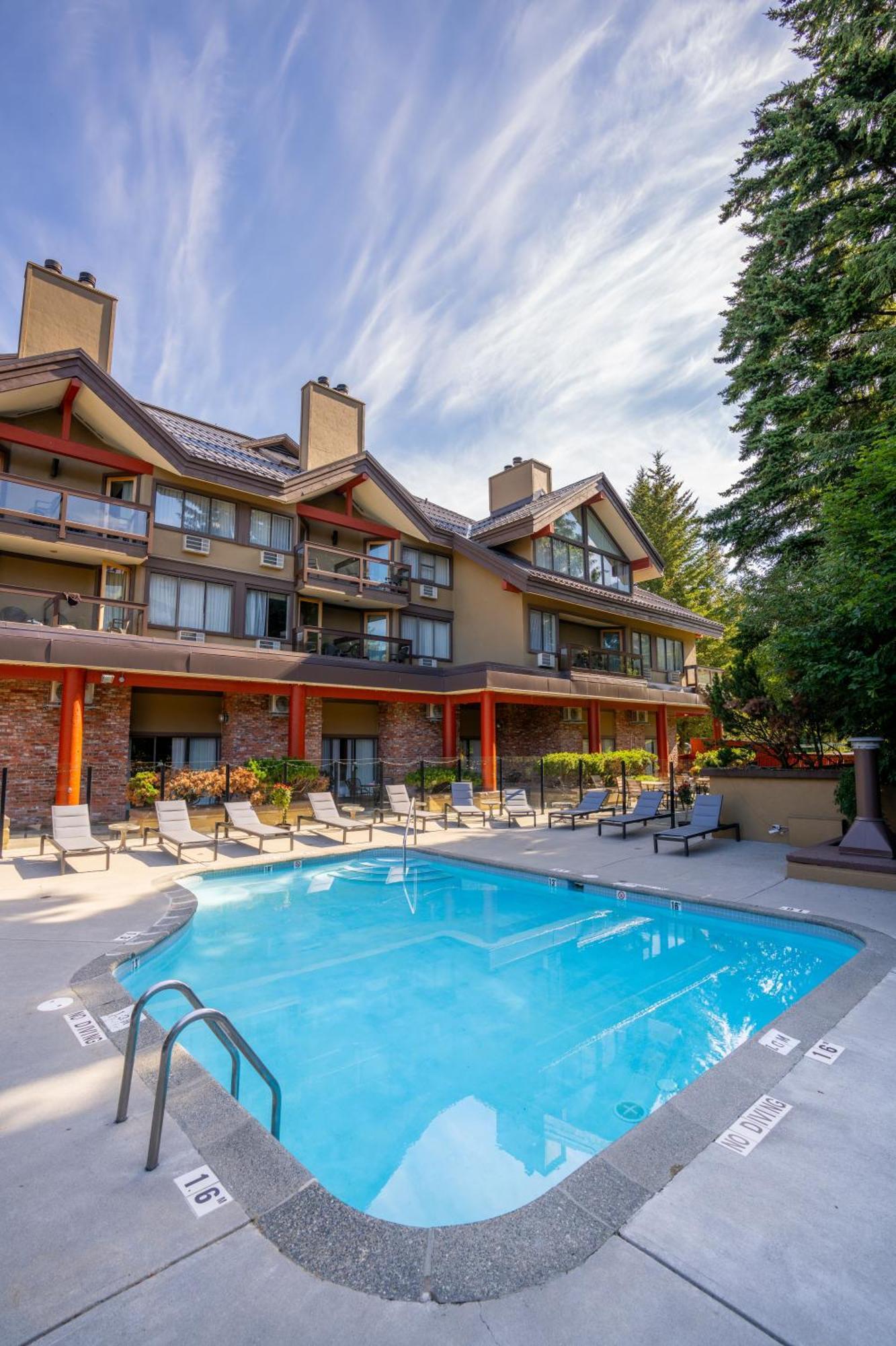 Whistler Village Inn & Suites Extérieur photo