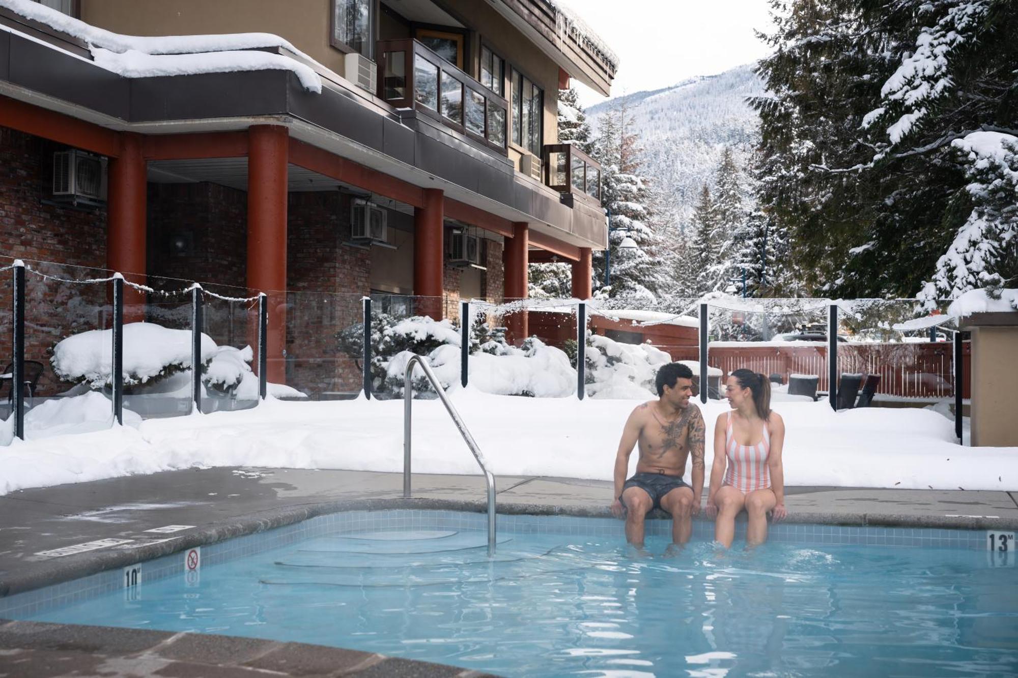 Whistler Village Inn & Suites Extérieur photo