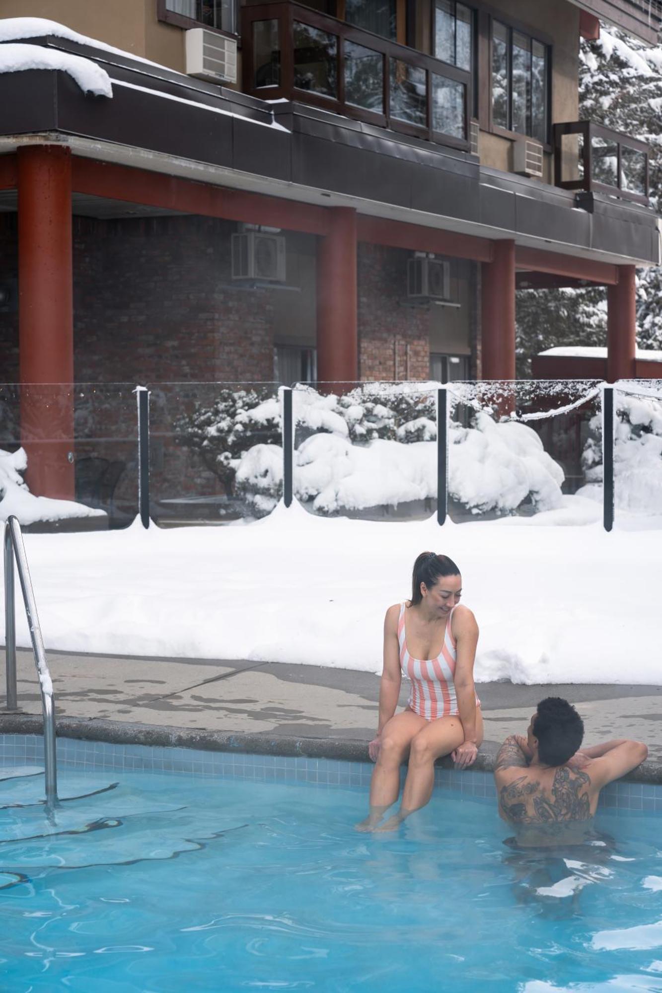 Whistler Village Inn & Suites Extérieur photo