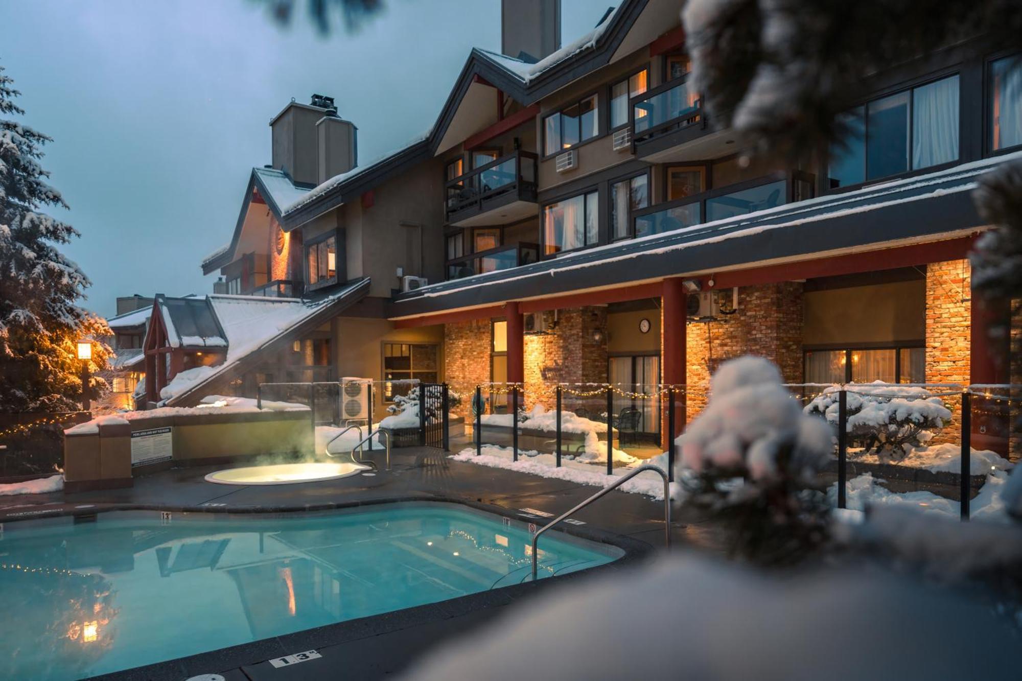 Whistler Village Inn & Suites Extérieur photo