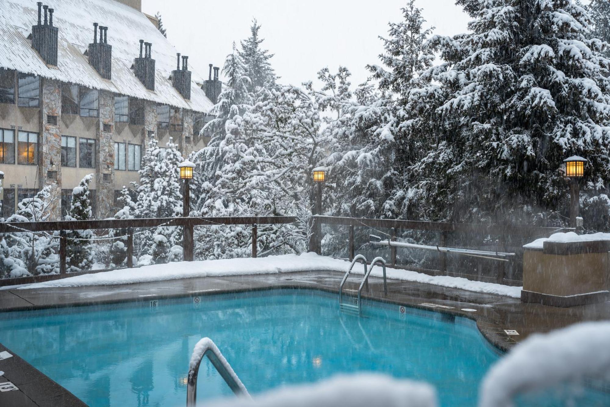 Whistler Village Inn & Suites Extérieur photo