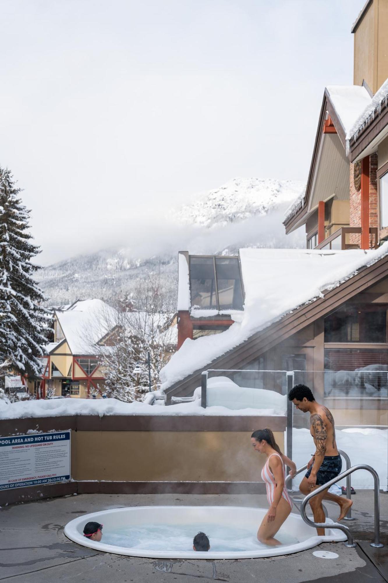 Whistler Village Inn & Suites Extérieur photo