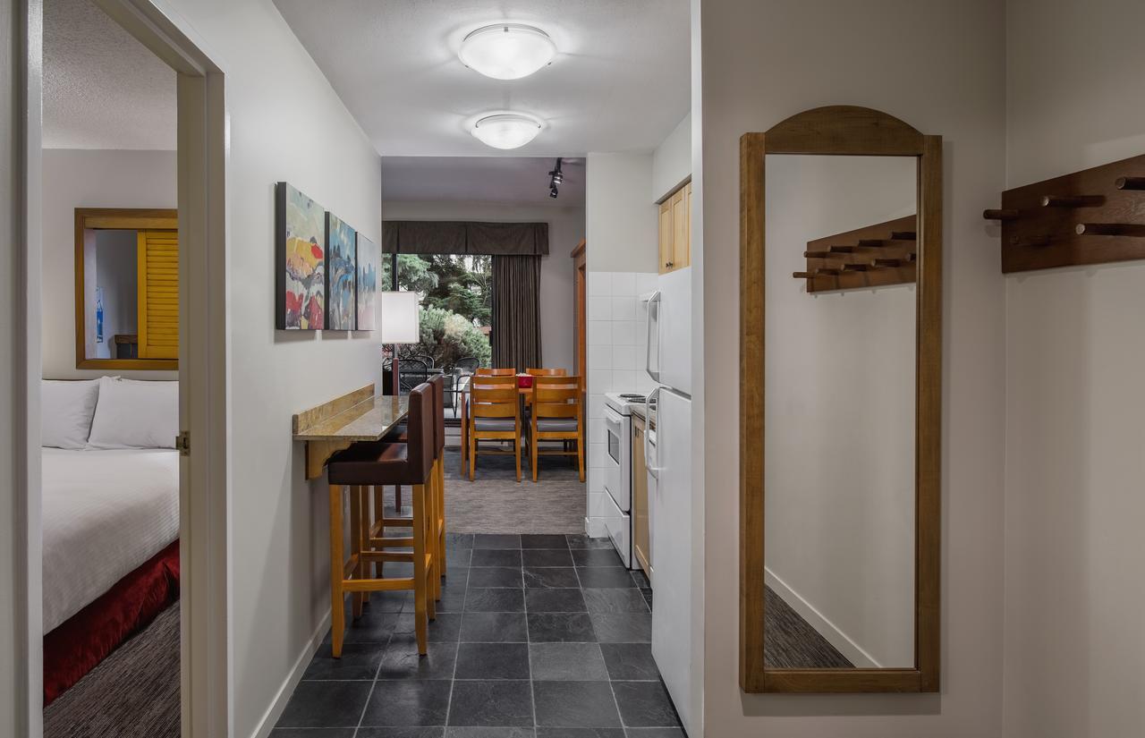 Whistler Village Inn & Suites Extérieur photo
